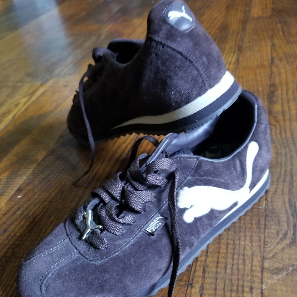 Women's size 8 puma sneakers